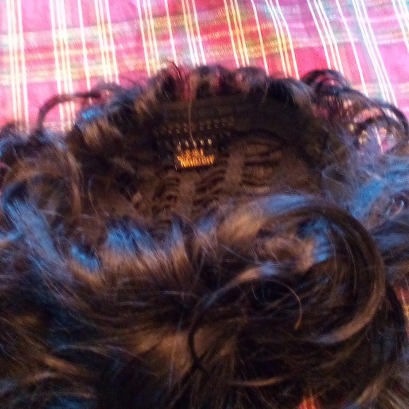 NEW - Motown Tress 100% Synthetic Japanese Fiber Dark Brown Wig - Picture 8 of 9